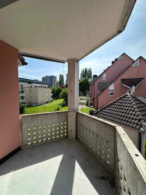 Attraktive 3.5 Zimmer-Wohnung mit zwei Balkonen und Garagen in Zürich Triemli 4