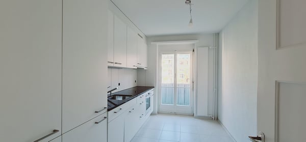 Charmante, sonnige 3-Zimmer-Wohnung mit Balkon nähe Kreuzplatz – Wohnen mit Stil 2