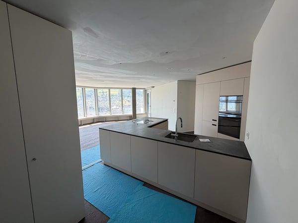 Moderne 4.5-Zimmer-Wohnung im 23. Stock mit atemberaubendem Ausblick auf See und Alpenpanorama 3