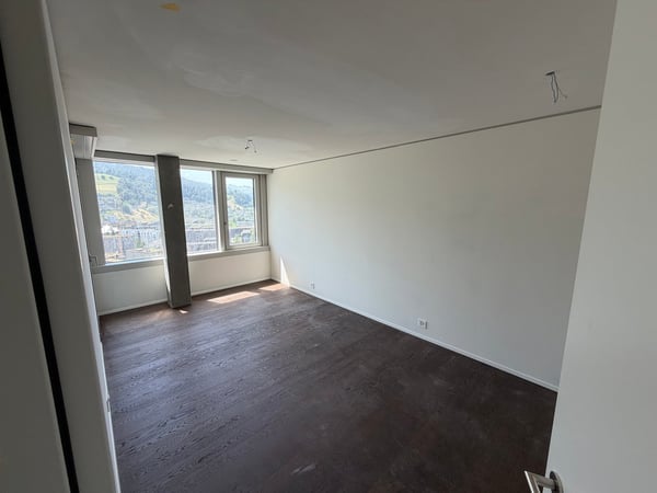Moderne 4.5-Zimmer-Wohnung im 23. Stock mit atemberaubendem Ausblick auf See und Alpenpanorama 12