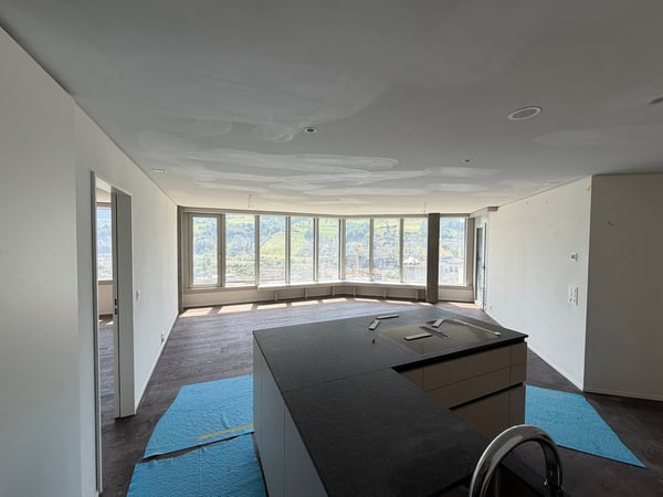 Moderne 4.5-Zimmer-Wohnung im 23. Stock mit atemberaubendem Ausblick auf See und Alpenpanorama 4
