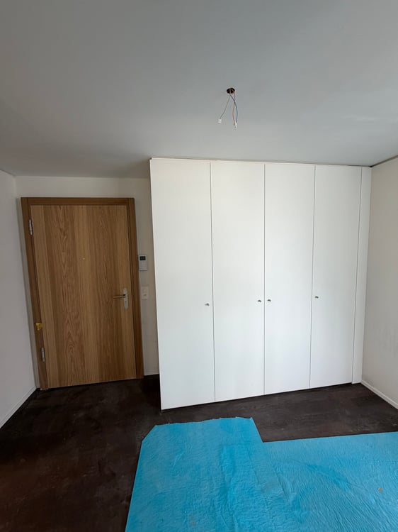Moderne 2.5-Zimmer-Wohnung im 23. Stock mit atemberaubendem Ausblick auf See und Alpenpanorama 6