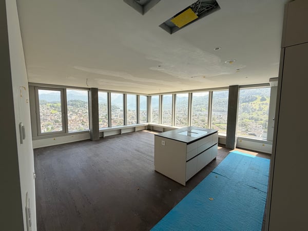 Moderne 2.5-Zimmer-Wohnung im 23. Stock mit atemberaubendem Ausblick auf See und Alpenpanorama 8