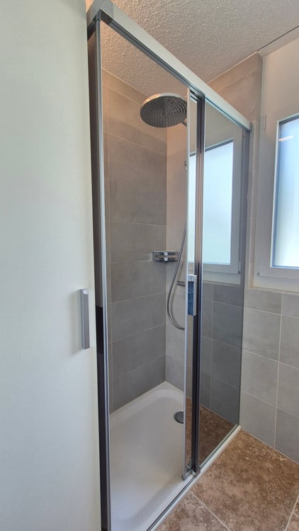 2 Zimmerwohnung mit Schwimmbad- und Saunazugang an Toplage in Zürich 9