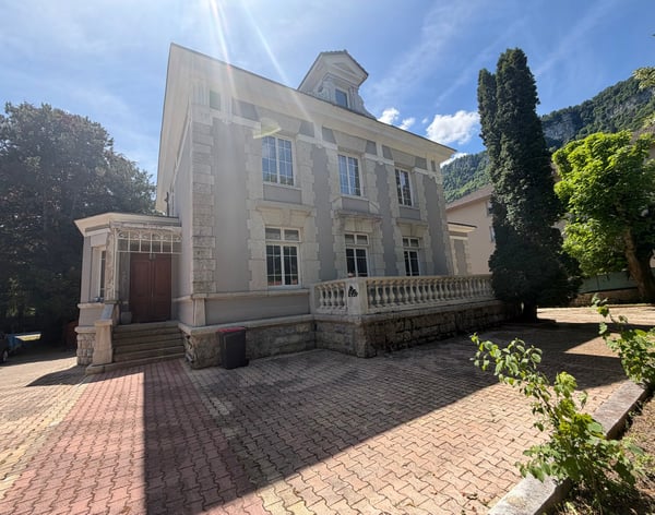Genève a 50 min maison de caractère de 9 pièces à Nantua avec piscine et grand jardin 1