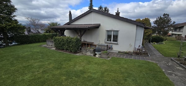 Gepflegtes  Einfamilienhaus mit toller Aussicht in Obfelden 1