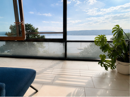 Beautiful 3.5-Room Lake and Mountain View Apartment in Thalwil 1