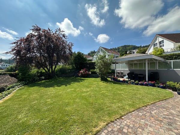 Grosszügiges 7.5-Zimmer-Einfamilienhaus an der Weiherstrasse in Egg b. Zürich 13