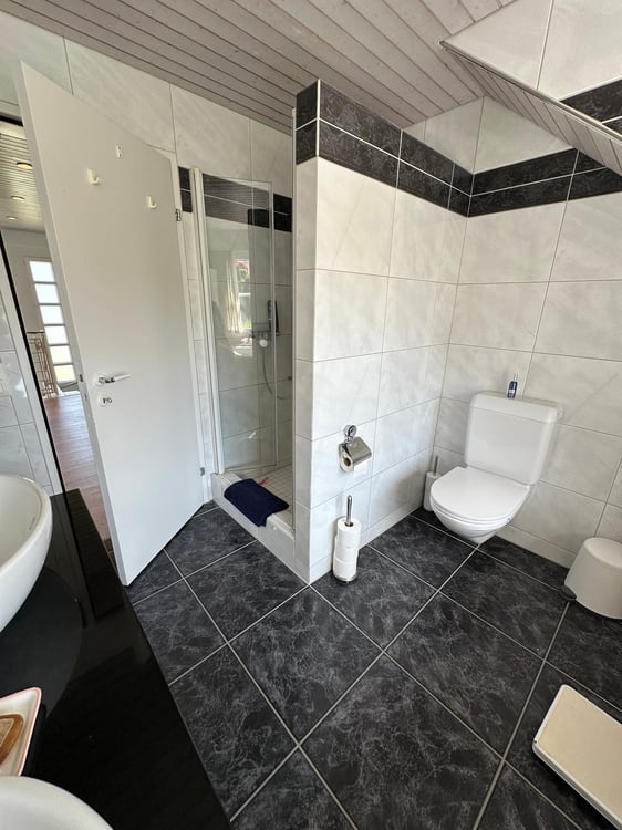 Grosszügiges 7.5-Zimmer-Einfamilienhaus an der Weiherstrasse in Egg b. Zürich 6
