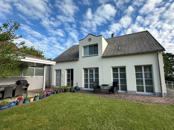 Grosszügiges 7.5-Zimmer-Einfamilienhaus an der Weiherstrasse in Egg b. Zürich 1