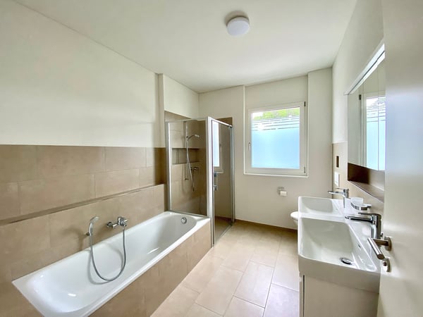 Moderne 4.5-Zimmer-Dachwohnung in Burg AG – Sofort verfügbar 3