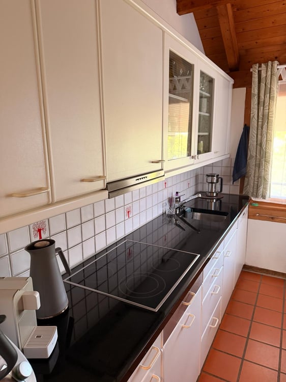 Charming 2.5-Room Duplex Apartment with Balcony in Kilchberg 4