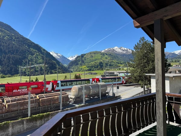 Charmante 4.5-Zimmer-Wohnung mit Balkon und schöner Aussicht in Disentis/Mustér 2