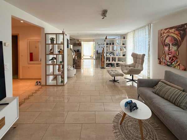 Exklusive 4.5-Zimmer-Gartenwohnung mit Wintergarten, Cheminée, Sauna & 3 Parkplätze 3