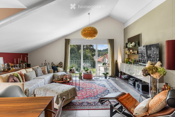 Von Privat: Grosszügige 4.5-Zimmer-Dachwohnung mit 48 m² Südterrasse