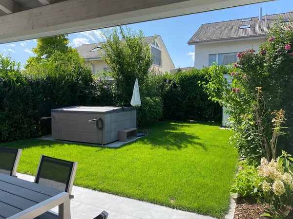 Charmantes 5.5-Zimmer-Doppeleinfamilienhaus in Bättwil – Ideal für Familien 1