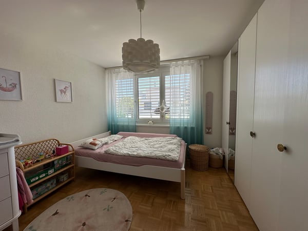 Helle 3.5-Zimmerwohnung mit offener Küche und sehr grosser Terrasse in ruhiger Umgebung 4