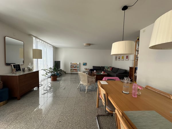 Helle 3.5-Zimmerwohnung mit offener Küche und sehr grosser Terrasse in ruhiger Umgebung 2