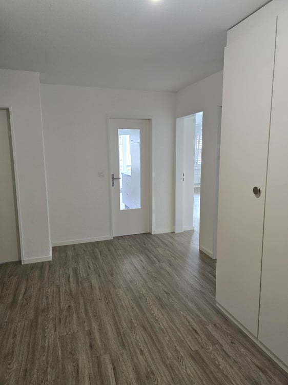 Helle 4.5-Zimmer-Wohnung mit Balkon und schöner Aussicht in Jona 2