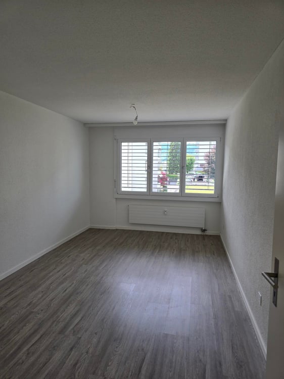 Helle 4.5-Zimmer-Wohnung mit Balkon und schöner Aussicht in Jona 4