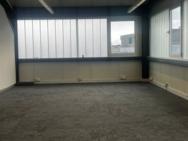 Gewerbe-/Fahrzeughalle zur Untermiete in Meilen ca. 300 m² mit Büro und 2 Aussenparkplätzen 7