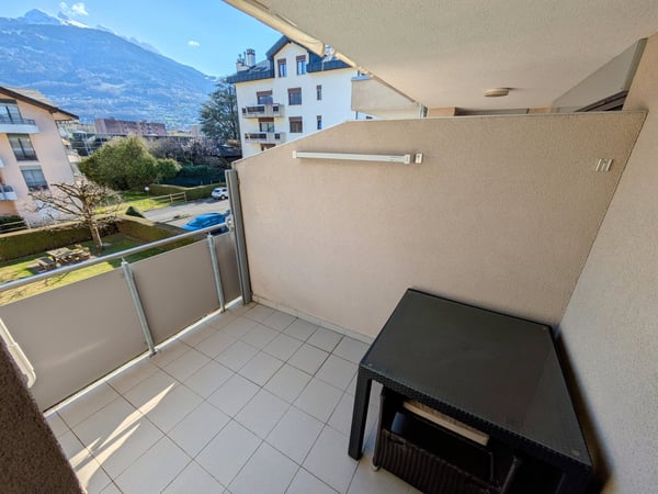 Lumineux 3.5 pièces de 82 m² avec grand espace de vie et balcon orienté plein sud 5