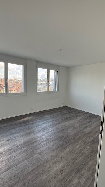 Moderne 2.5-Zimmer-Wohnung mit Balkon in Niederhasli 7