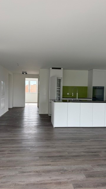 Moderne 2.5-Zimmer-Wohnung mit Balkon in Niederhasli 4