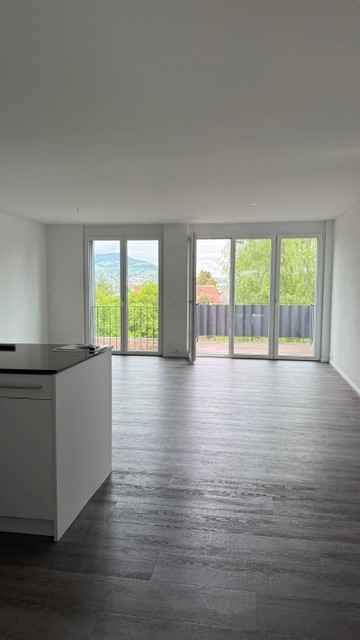 Moderne 2.5-Zimmer-Wohnung mit Balkon in Niederhasli 3