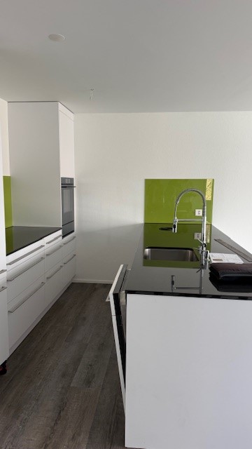 Moderne 2.5-Zimmer-Wohnung mit Balkon in Niederhasli 6