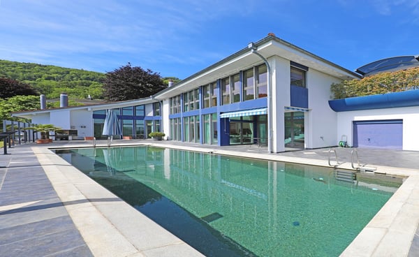 Grosszügiges 6-Zimmer-Einfamilienhaus mit Pool und herrlicher Aussicht in Oensingen 4