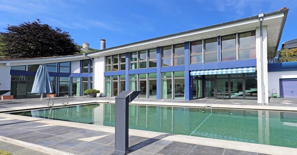Grosszügiges 6-Zimmer-Einfamilienhaus mit Pool und herrlicher Aussicht in Oensingen 1