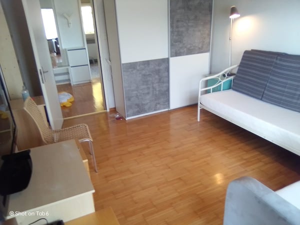Möblierte 2.5-Zimmer-Whg, nähe Bahnhof Dübendorf / Furnished 2.5 room apartment 2