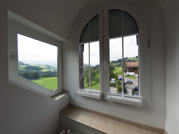 Charmante 3-Zimmer-Dachwohnung mit Kamin und Traum-Aussicht in Wald ZH 2