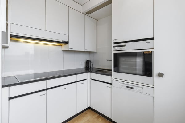 Helle 2.5 Zimmerwohnung mit Aussicht im Kreis 6, zentrale Lage 4