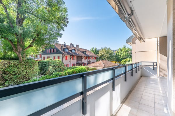 6 pièces familial de 136 m², 2 parkings inclus – au calme, en fond de chemin privé, Meyrin Village 4
