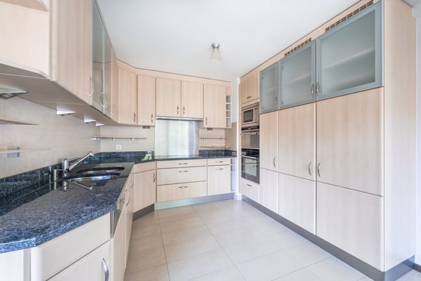 6 pièces familial de 136 m², 2 parkings inclus – au calme, en fond de chemin privé, Meyrin Village 7