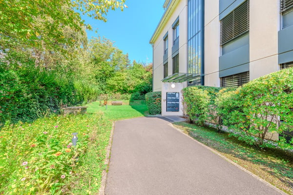 6 pièces familial de 136 m², 2 parkings inclus – au calme, en fond de chemin privé, Meyrin Village 19