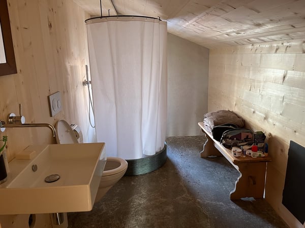 Dachwohnung in der historischen Casa Grischa 11