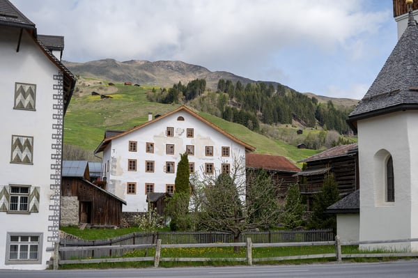 Dachwohnung in der historischen Casa Grischa 2