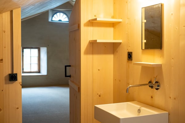 Dachwohnung in der historischen Casa Grischa 24