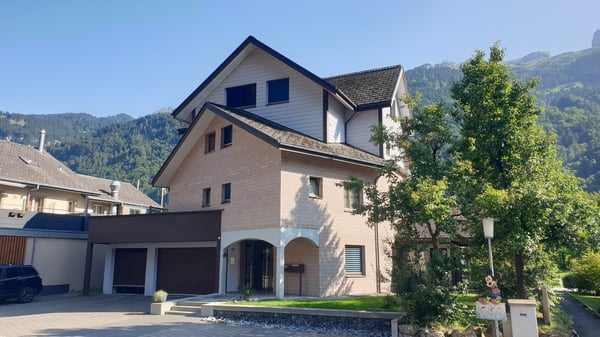 4.5/ 5.5  Zi Maisonettewohnung, 62qm Terrasse und unverbaubarer Bergsicht 2