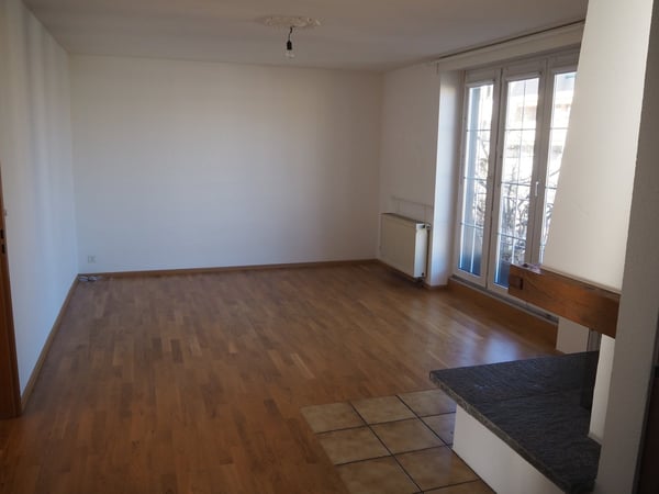 Charmante 3-Zimmer-Altbauwohnung mit Balkon und Kamin in Basel 9