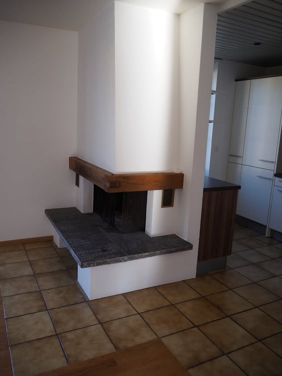 Charmante 3-Zimmer-Altbauwohnung mit Balkon und Kamin in Basel 8