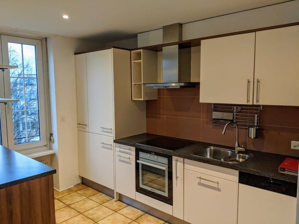 Charmante 3-Zimmer-Altbauwohnung mit Balkon und Kamin in Basel 13
