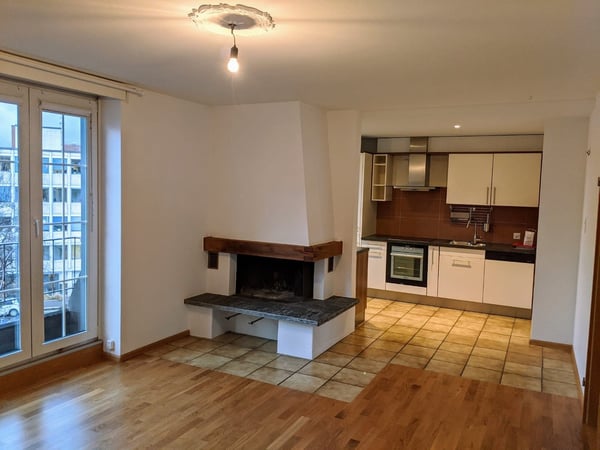 Charmante 3-Zimmer-Altbauwohnung mit Balkon und Kamin in Basel 2