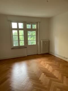 In Altbauliegenschaft (Baumgartnerstiel) zu vermieten 3- Zimmerwohnung im 3. Stock 4