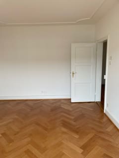 In Altbauliegenschaft (Baumgartnerstiel) zu vermieten 3- Zimmerwohnung im 3. Stock 7
