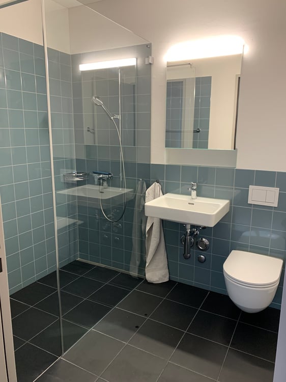 Grosszügige, lichtdurchflutete moderne 2.5-Zimmer-Wohnung mit Bergsicht in Kempten – Neubau 2023 4