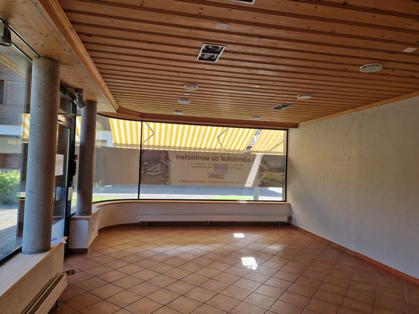 vermieten o. verkaufen Gewerbelokal Kronenplatz in Lenk – 65 m², rollstuhlgängig, sofort verfügbar 5